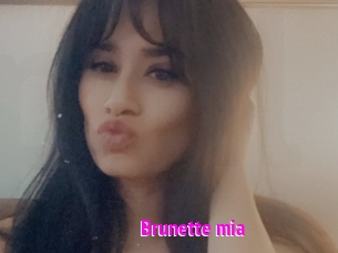 Brunette_mia