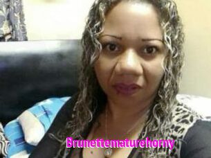 Brunettematurehorny