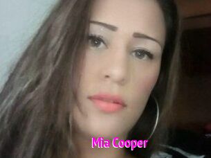 Mia_Cooper