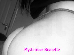 Mysterious_Brunette