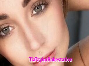 TiaTaylorBabestation